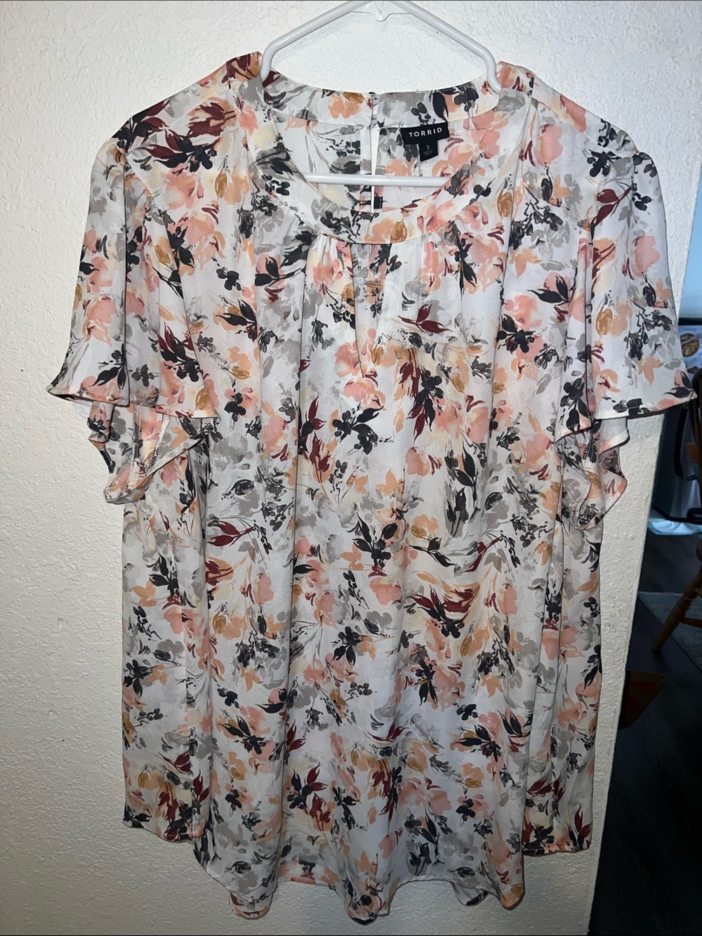 torrid Cream Floral Flutter Sleeve Blouse